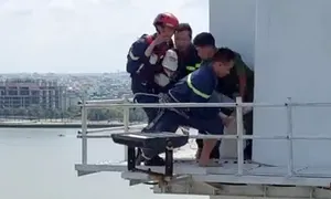 Giải cứu người phụ nữ nhảy xuống sông Hàn