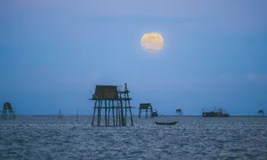 Siêu trăng lớn nhất năm rực sáng bầu trời cả nước